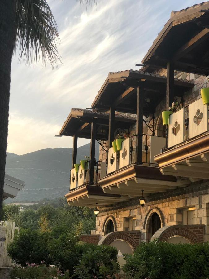 Hotel Sarajet E Pashait 1 Dhërmi Esterno foto